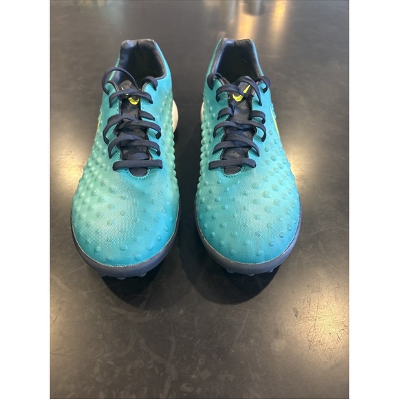 Athletic_Shoes